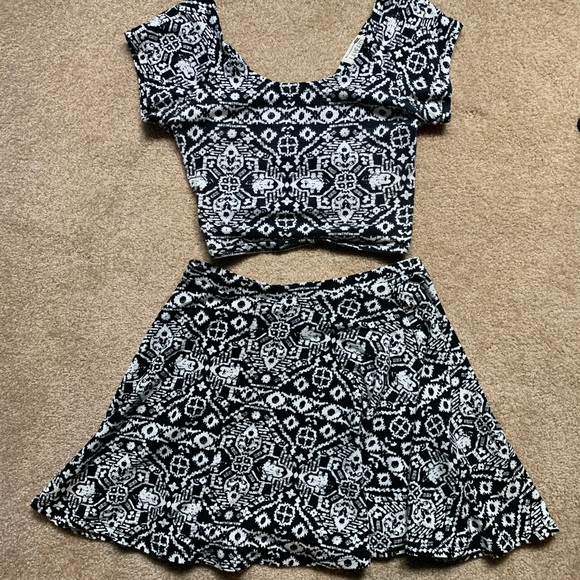 PacSun Crop and Skirt - Picture 1 of 2